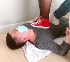 【小欣欣】情侣主踩踏专场-运动鞋+黑丝踩/臭脚捂脸闻 bf28149