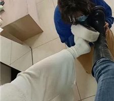 【爱可呀】双S-跪舔脏鞋底/脚喂食/吸味恋足 JS240117-6