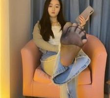 【芊芊】黑丝脚蹂躏狗脸/舔超脏鞋底 bf40150