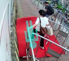 B645 – 无意识户外被N个妹子踩 bf42078