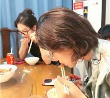 【有希子】姐妹聚会私奴下跪伺候 bf43749