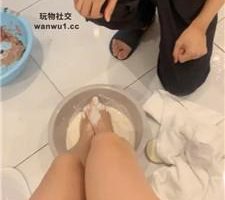 【丝雯】裸足喂酸奶狂舔 JS240908-19