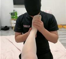 【子熙大人】白丝玉足恋足狂舔 JS241012-31