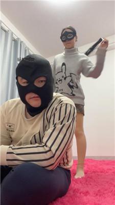 【姗姗】吸盘虐乳/肉丝脚踩踏鞭打 JS241208-27