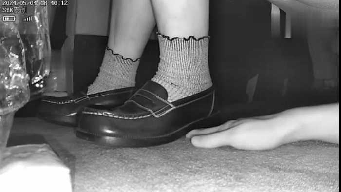 B751 – 无意识小姐姐多动症小皮鞋踩手 bf49169