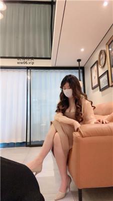 【优优sama】白富美的脚奴 JS250219-40