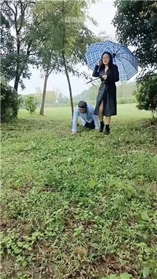 【南荣】雨天户外遛狗奴【双视角版】 JS251018-36