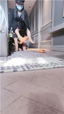 【璃茉老师】酒店玩虐客户狗 JS251109-21