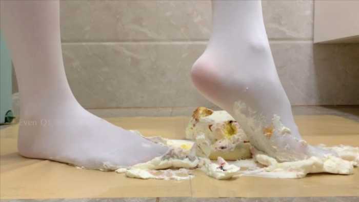 白丝踩水果蛋糕，多语言 bf59325